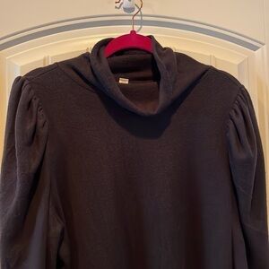 𝅺soft black turtleneck with slight puff shoulder classic
Staple size XXL